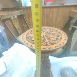 Candelabro de madera tallada