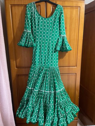 Traje de flamenca verde con blanco