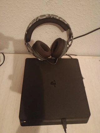 PS4 Slim 500 GB + 2 Mandos