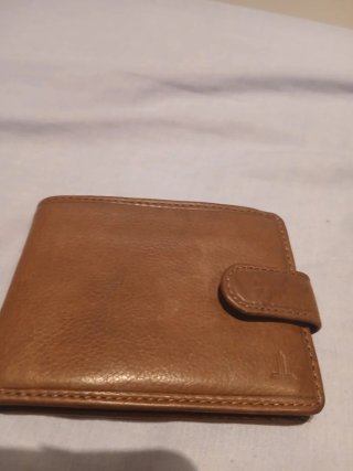 Cartera de piel marrón