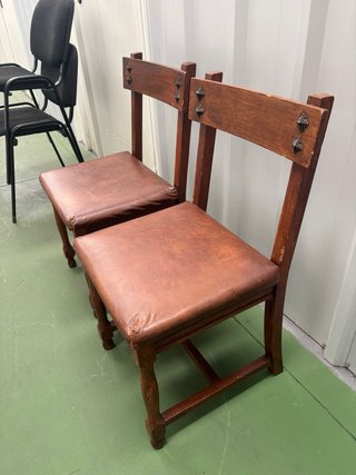 4 Sillas de Madera con Asiento de Piel