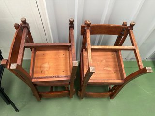 4 Sillas de Madera con Asiento de Piel