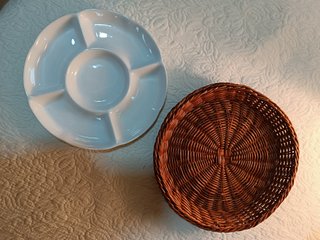 Cesta para aperitivos de cerámica y mimbre