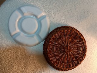 Cesta para aperitivos de cerámica y mimbre