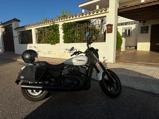 Harley-Davidson Cruiser Branca e Preta