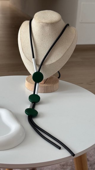 Collana nera ciondoli verdi donna