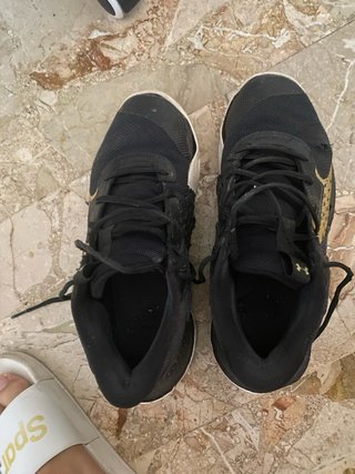 Scarpe basket Under Armour nere/oro taglia 42