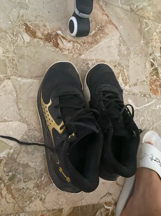 Scarpe basket Under Armour nere/oro taglia 42