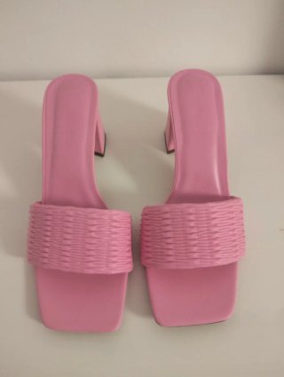 Sandalias rosas tacón cuadrado