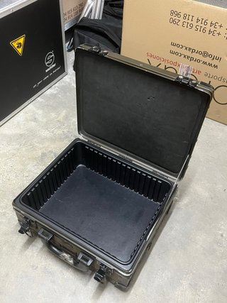 Maletín Rimowa aluminio vintage verde militar