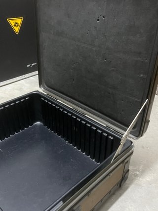 Maletín Rimowa aluminio vintage verde militar