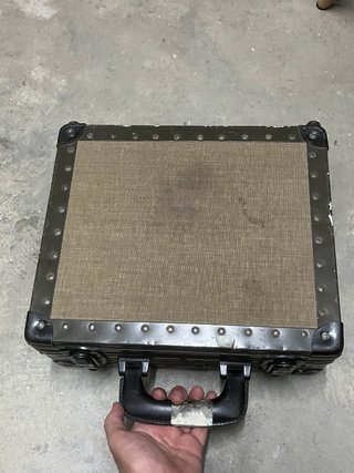 Maletín Rimowa aluminio vintage verde militar
