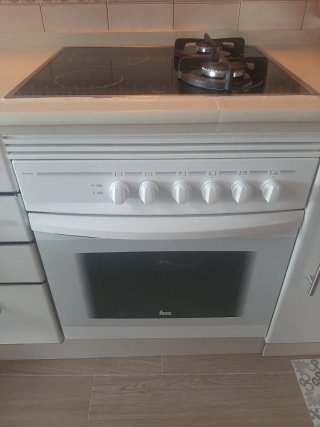 Horno Eléctrico y vitrocerámica dual teka