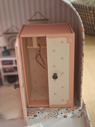 Adorabile casa delle bambole in stile valigetta vintage Maileg