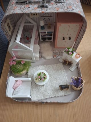 Adorabile casa delle bambole in stile valigetta vintage Maileg