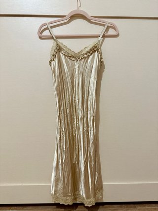Vestito sottoveste Motel oro/champagne