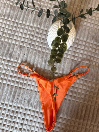Bikini naranja tanga