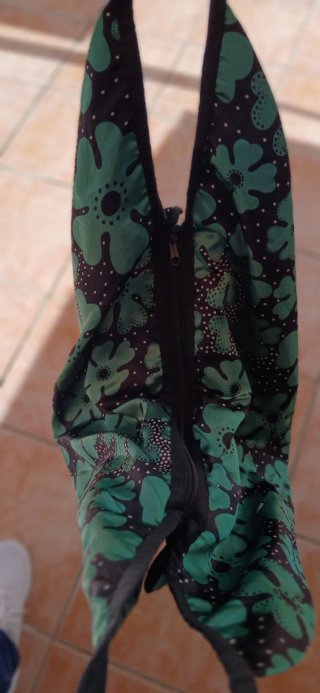 Bolso estampado floral verde y negro