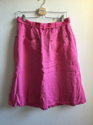 Falda rosa con cinturón