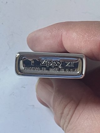 Mechero Zippo Slim Cromado Grabado Fleur-de-Lis