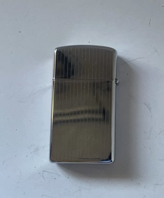 Mechero Zippo Slim Cromado Grabado Fleur-de-Lis