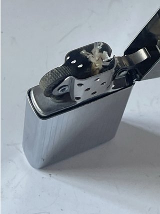 Mechero Zippo Slim Cromado Grabado Fleur-de-Lis