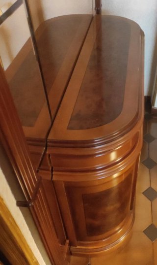 Espejo y aparador de madera