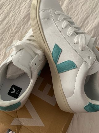 Zapatillas Veja Blancas y Verde Agua