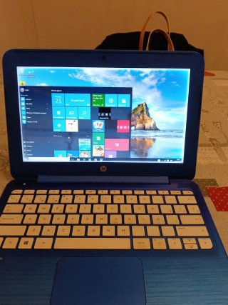 HP Stream Blu e Bianco