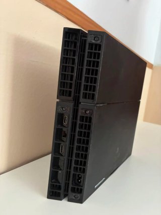 PS4 (PlayStation 4) + 3 Mandos