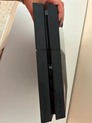 PS4 (PlayStation 4) + 3 Mandos