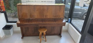 Piano antiguo de madera