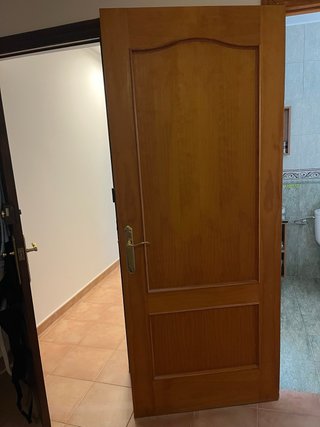 Puerta de madera virgen Solo recogida