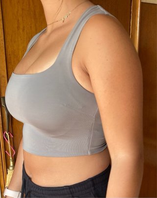 Top crop gris sin mangas