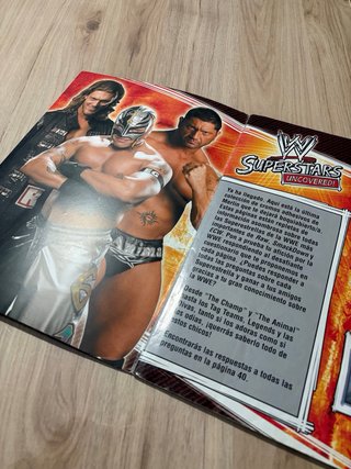 Álbum WWE Superstars Uncovered Sticker Collection
