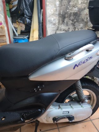 Yamaha Neos 50cc Scooter Plata