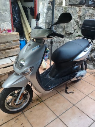 Yamaha Neos 50cc Scooter Plata