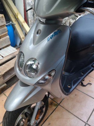 Yamaha Neos 50cc Scooter Plata
