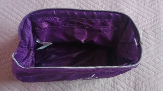 Neceser morado con frase
