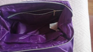 Neceser morado con frase
