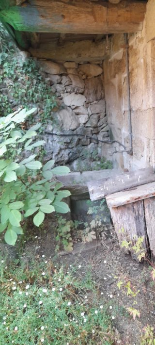Vendo casa de piedra para  restaurar