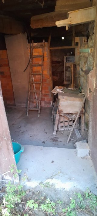 Vendo casa de piedra para  restaurar
