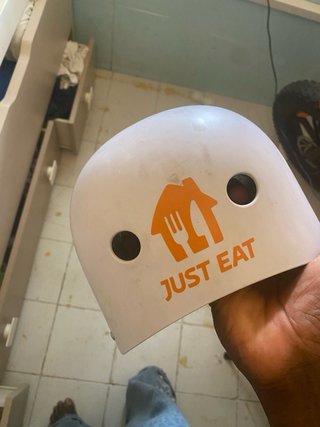 Mochila y Casco Just Eat Naranja y Negro