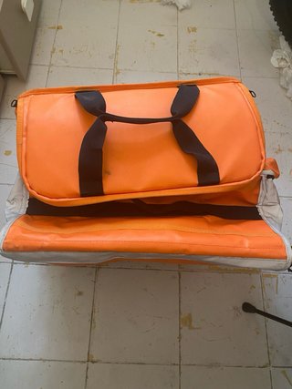 Mochila y Casco Just Eat Naranja y Negro