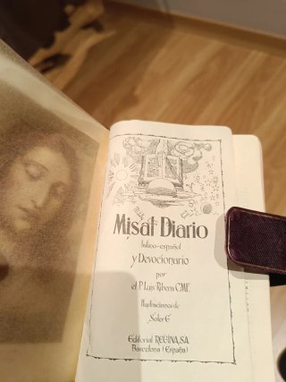 artículos religiosos.Biblia,Misal,etc
