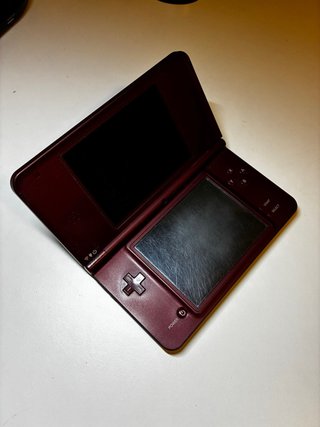 Nintendo DSi XL Cereza