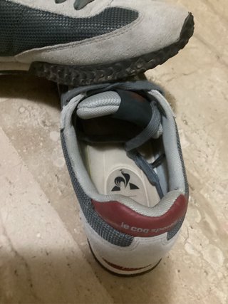 Zapatillas Le Coq Sportif grises y rojas