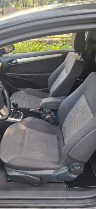 Opel Astra GTC 2009