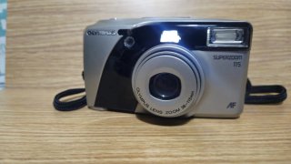 Olympus Superzoom 115 Cámara Analógica