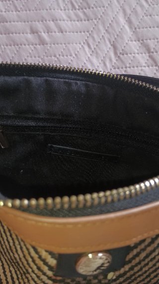 Bolso de mano tejido beige y negro